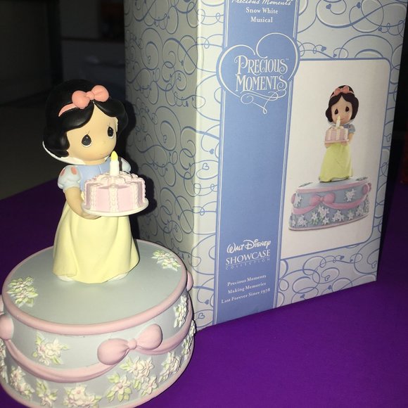 Precious Moments Disney Showcase Collection Snow White First Birthday Musical - Picture 6 of 7